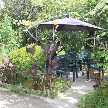 Guest House Barbi Batumi Exterior photo